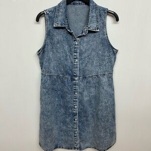 NWOT. DRESS Sleeveless Acid Wash Denim Shirt Dress -SIZE M
